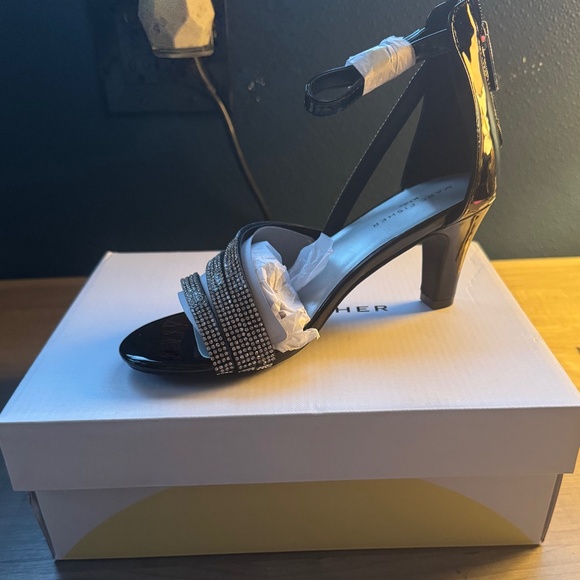 Marc Fisher Kids Heels - Picture 5 of 5